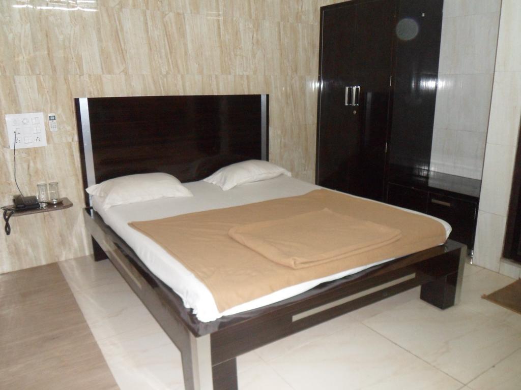 Hotel Jasmine Ahmedabad Buitenkant foto