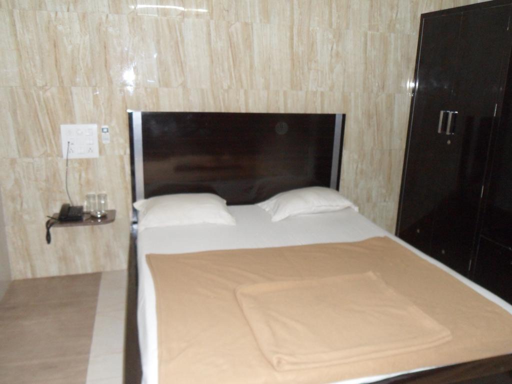 Hotel Jasmine Ahmedabad Buitenkant foto
